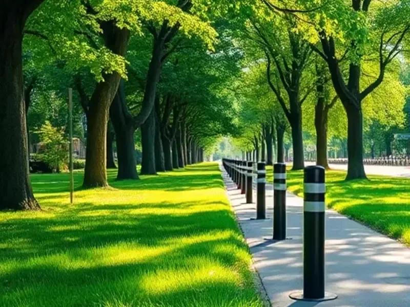 ردیف بولاردهای مشکی در مسیر پیادهٔ پارک